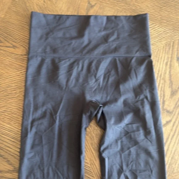 SKIMS FITS EVERYBODY LEGGING, BLACK, Small, $58 - Picture 6 of 8